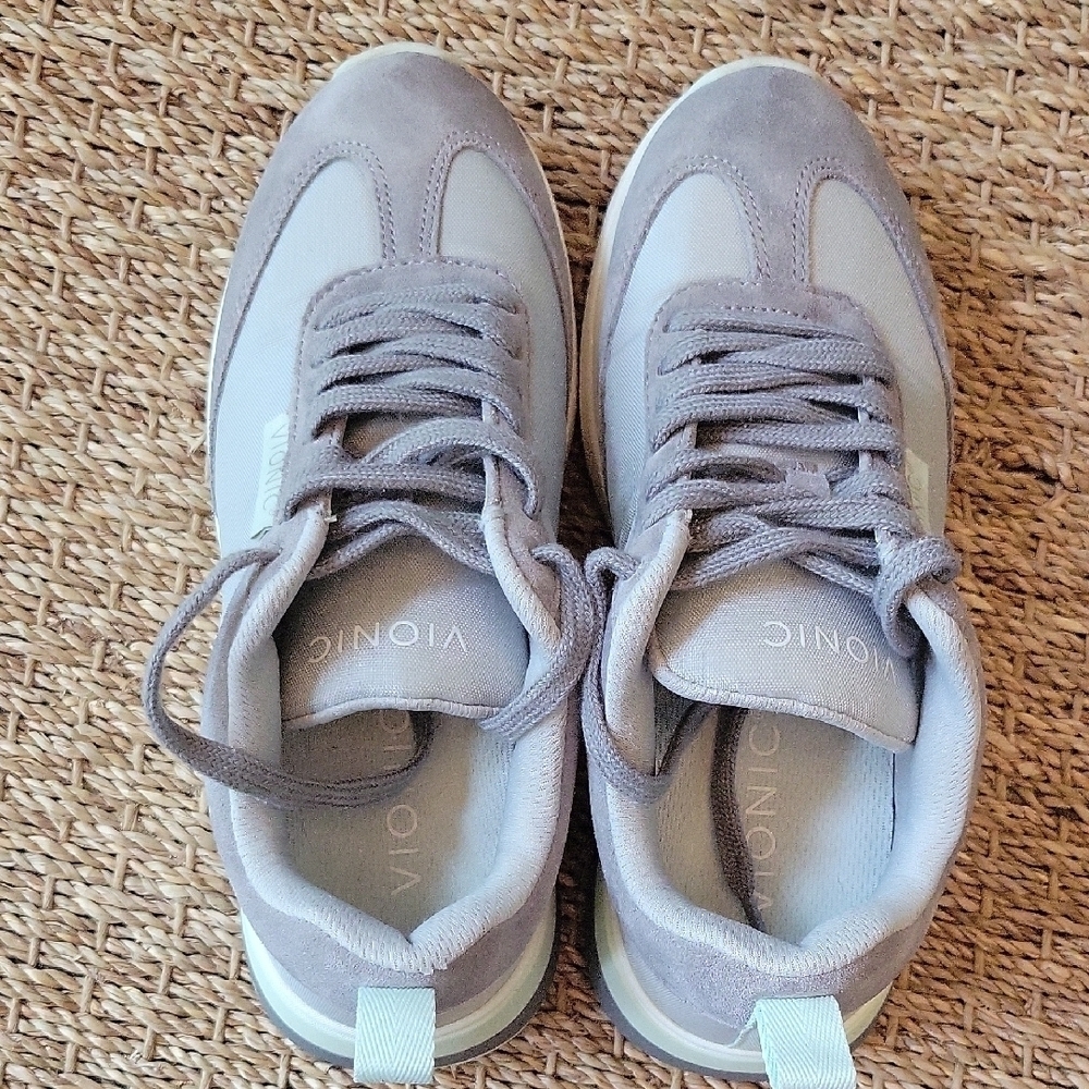Vionic Breilyn Light Gray Suede and Nylon Sneakers Size 5. - Picture 5 of 9